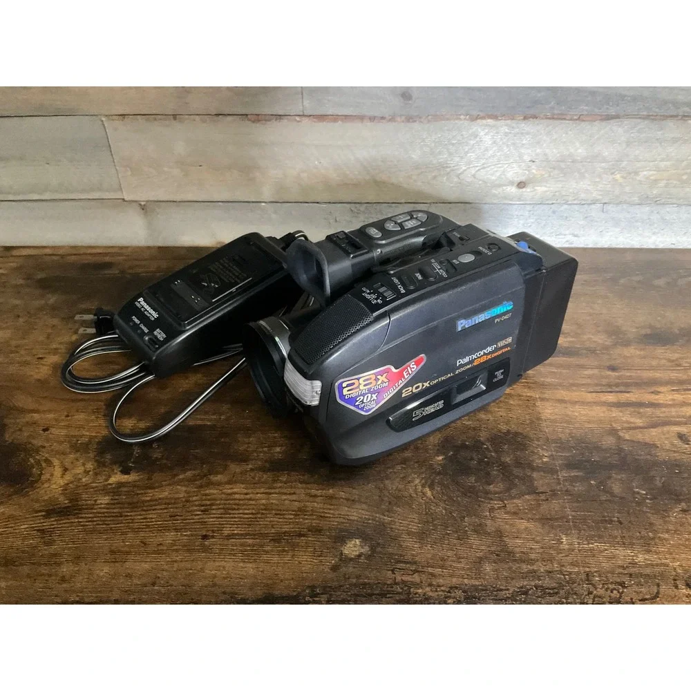 Panasonic Palmcorder VHS-C Camcorder PV-D427D 20x Optical Zoom for Parts